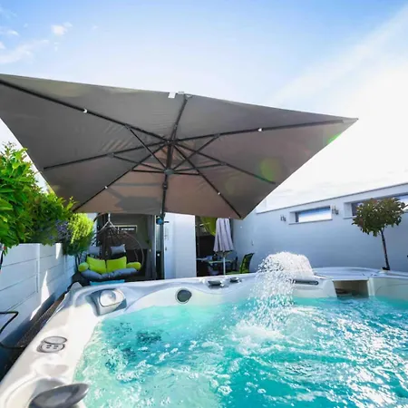 Skygarden Private Jakuzzi Sauna Gym Apartment Budapest