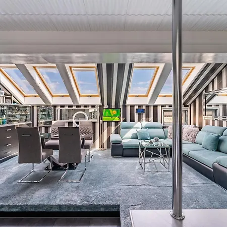 Apartment Skygarden Private Jakuzzi Sauna Gym
